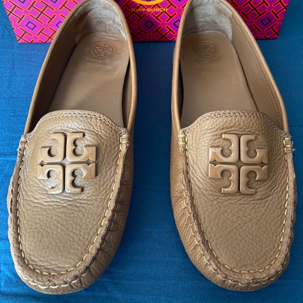 Tory Burch Royal Tan Lowell 2 Driver 8.5